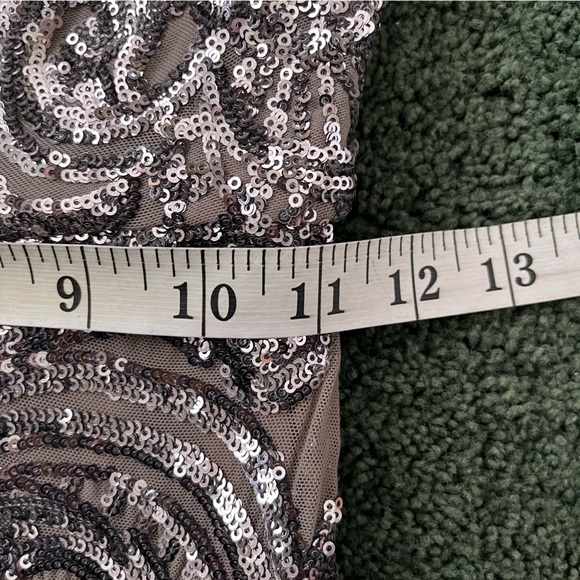 Betsey & Adam Silver Sequin Cap Sleeve Fitted Gown Evening Dress Size 4 Petite - Picture 9 of 11